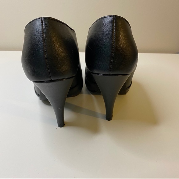 🚫SOLD🚫Olivia Miller Heeled Shoe with gold zipper - Picture 3 of 4